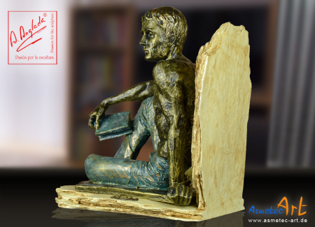 Angeles Anglada 147 - Bücherstütze sitzender Junge - www.asmetec-art.de